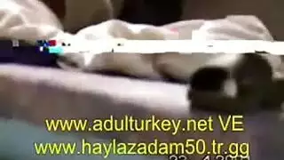مشهد تركي إباحي: بنت متزوجة تُملأ بواسطة عشيقها ذو الزب الكبير