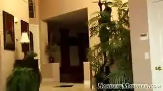 امهات يعلمون و أبنائهم ممارسة الجنس معها