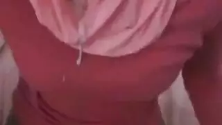بورنو محجبة ماليزية: تمص زب عربي ضخم ثم تتناك بقوة