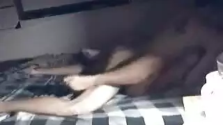 شريط جنسي بكاميرا خفية: العشاق يطلقون العنان
