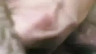 قضيب عشيقها السميك يمدد مهبلها الضيق