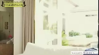 خيانة لزوج من عامل لمساج