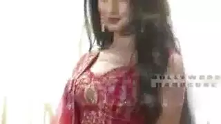 فتاة صغيرة تأخذ زب كبير في مشهد صريح إكس إكس إكس