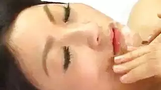 سحاق صريح: مقص وأصابع في العمل
