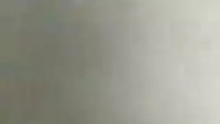 أم مثيرة تخدم القضيب وتستحم في فيلم إباحي قوي
