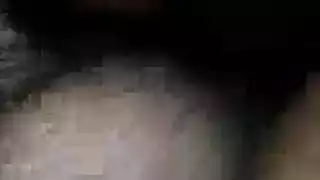 فض بكارة إباحي: غشاء البكارة ينقطع بقضيب سميك