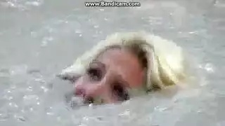 مثيرة بالبكيني العاري