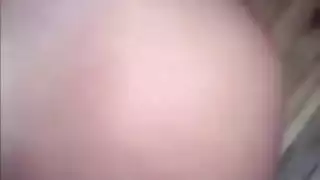 قضيب عملاق يضرب مؤخرة متعبة في فيلم إباحي خشن