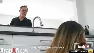 رجلين يمصو بزاز المراءة