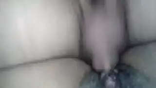تربية حظيرة: رجل يمارس الجنس العنيف مع الماشية