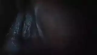 مؤخرة سمراء ممتلئة تتعرض لعمل شرجي ومهبلي قاس