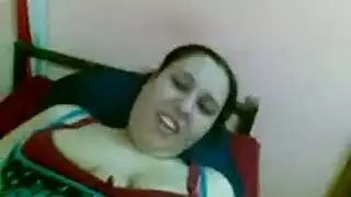 المراءة من الامارات تروح يمسكها راجل في بيتو