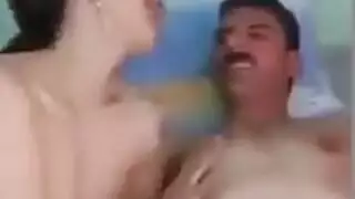 بتتناك وصحبتها بتصورها وتقلها اتنكتي