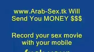 استحمام ساخن يؤدي إلى جنس صريح في غرفة النوم مع ليلى وعشيقها