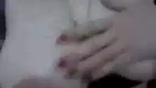 حركة صريحة بالثديين: صورة إباحية ذاتية لعاهرة وحيدة