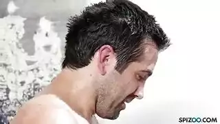 شاهد المراهقة الممحونة تدلك زب زوج أمها و تدلعه و تمتعه كما لم تفعل امها الناضجة