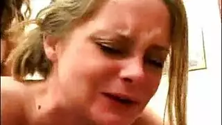 نيك عنيف قاسي: زبه يشعل كسها المبلول