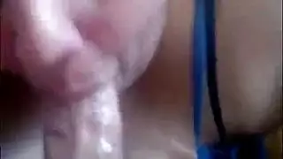 تبلع زبه ثم تصعد لتركبه