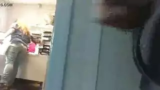 من مشاهدة إباحية عادية إلى مفاجأة خلفية شديدة