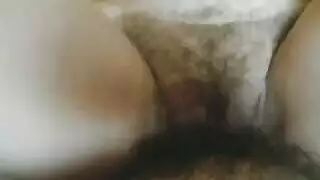 صحبتي وحبيبتي وهيا بتكلم عشيقها