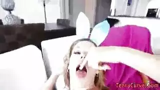 نيك فتاة بيضاء ضخمة ممحونة بقوة