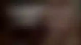 تخلع الثوب من أجل شريط جنس صريح لراهبة سورية