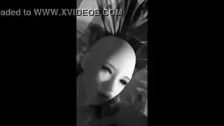 فتاة ضفيرة أعيد ابتكارها تكشف عن كسها الحليق بعد التصميم التايلاندي