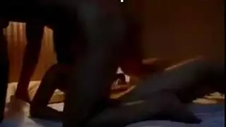 جنس صريح لزوجين آسيويين: ضرب الفرج والقذف داخلها