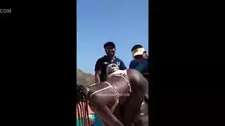 جولة كبيرة شوكولا حمراء بالدم