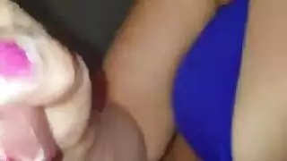 صديقة صديقي المفضل تريد أن تقذف على وجهي بعد مص قضيبي