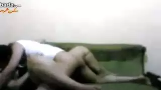 يروح ينام ويترك زوجته مع ربعه