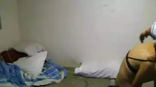 طفل يدخل علا عمته وهيه نايمه