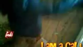 سيدة الأعمال التبول الملبس مثليه وجه الجلوس