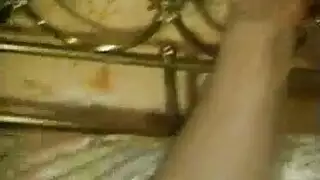 يتجسس علا امه وهيا في الحمام مترجم
