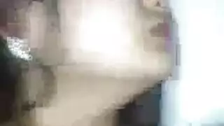 مراهقة خجولة تحصل على فرجها ملعوقًا من معلمتها المسيطرة