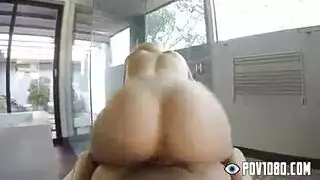 الديك ضخمة ربط الحذاء