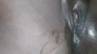 مراقون يلعبون بزبوبهم