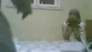 يغتصبها اللص ويفتح كسها