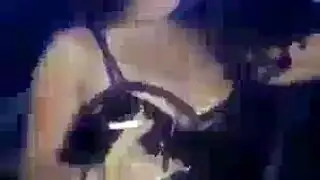إثارة الرقص العربي تنتهي بمشهد بورن جماعي