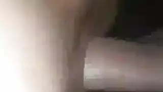 دخول خلفي وقوف: الجزائري يملأ كسها بقضيبه