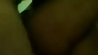 فتاة مصرية تمدد شرجها وتتأوه بصوت عال