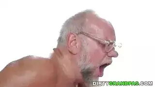 شرج الشقراء المراهقة: جنس عنيف مع زب ضخم