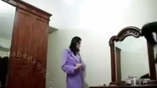 زوج مغربي يمارس الجنس بقوة مع زوجته في أوضاع متعددة