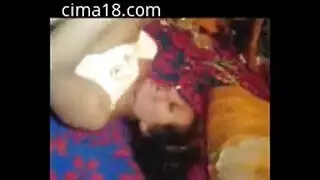 فجور إباحي: شبيهة جميلة مصرية تمارس الجنس مع أسود
