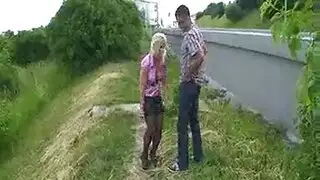 النوم جانب الخاله