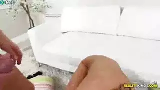 عاهرة قذرة تم التعرف عليها على الرصيف وتم تلبيسها بكل حفرة