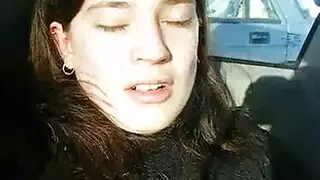 إباحية محمولة: تصوير تفحيط في السيارة مع صديقتي الشبقية