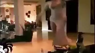 هذه الفتيات القطريات لا يتوقفن عن الرقص والممارسة الجنسية