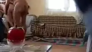 صفاء الممحونة من شبرا جارها يتحرش بها وهي ساخنة و يقلعها ملط و ينيكها في كسها – سكس عربي جديد