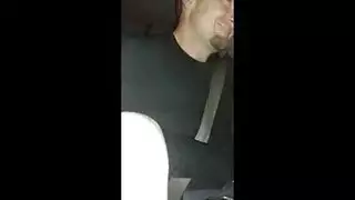 جنس جماعي علني: عاهرة تُغطى بالسائل المنوي في النادي الليلي